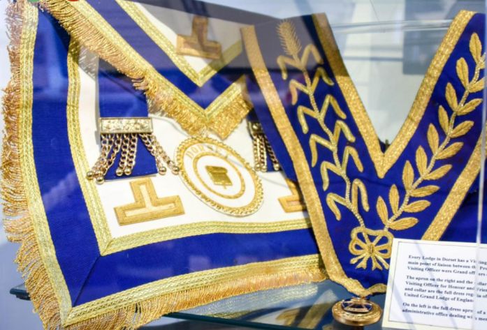 Dorset Freemasons make a very fashionable donation