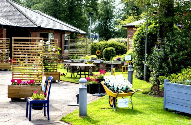 England - Freemason's boost for Wirral Hospice St John's garden upkeep