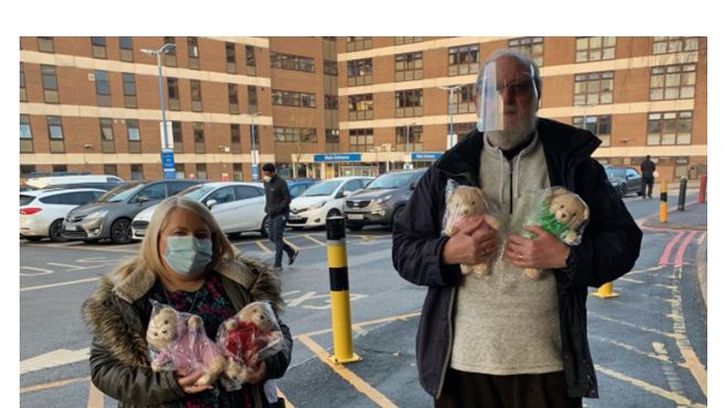 West Midlands/England - Children in Sandwell Hospital given teddy bears by Freemasons to help their journey