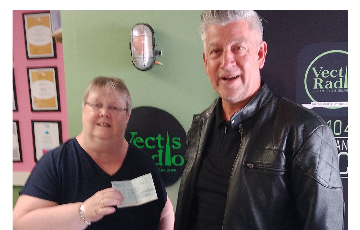 Isle of Wight/England - Local Freemasons support Vectis Radio's 4PS project