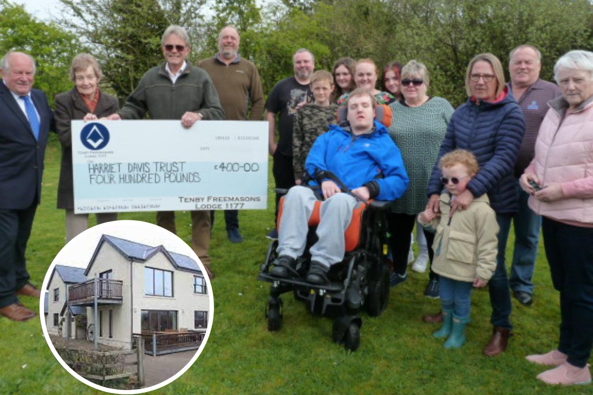 Wales - Tenby Freemasons buy new oven for Harriet Davis holiday house