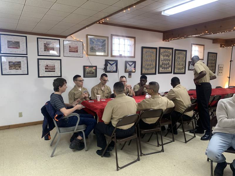 Illinois - U.S.Navy recruits hosted for Christmas Day at Masonic lodge