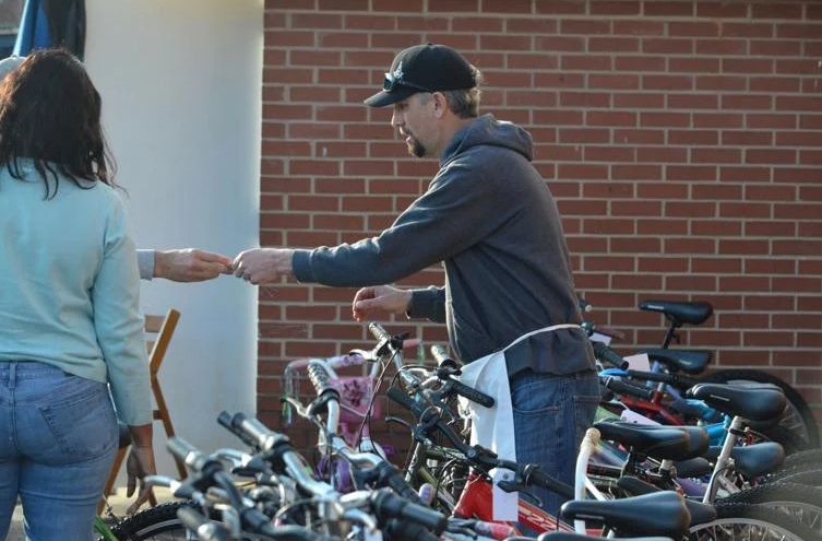 North Carolina/US - Mooresville Masonic Lodge gives away more than 100 bicycles
