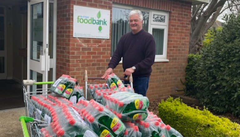 Isle of Wight/England - Lake Freemasons help Foodbank to wash up